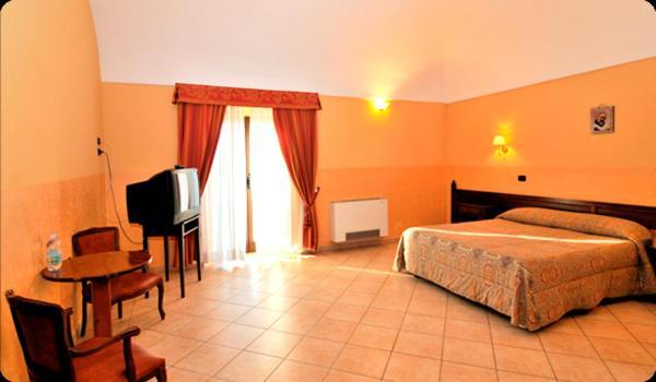 Tenuta Santa Lucia Hotel ซานโจวานนี โรตอนโด ภายนอก รูปภาพ